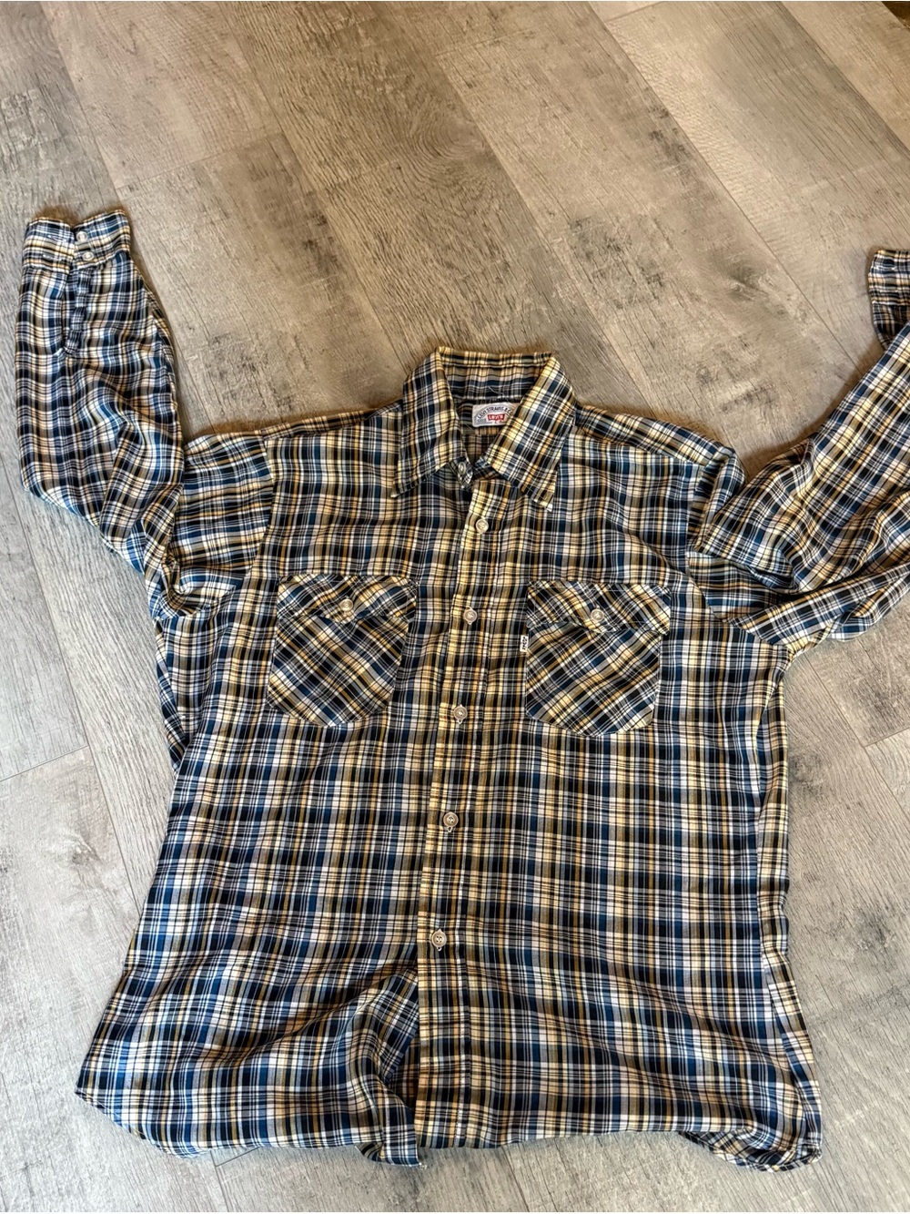 Levi's Navy, Tan & White Plaid Long-Sleeve Button-Down Shirt